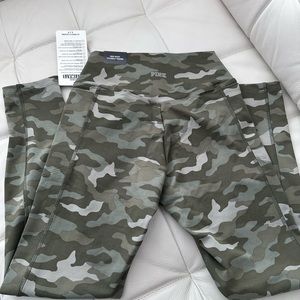 NWT PINK camo print leggings.